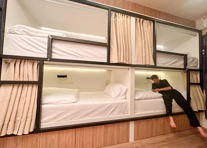 Neighborhood Hostel *