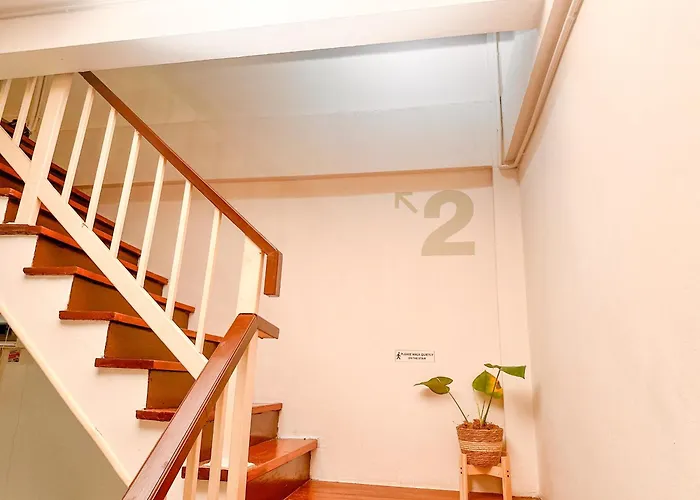 Neighborhood Hostel *