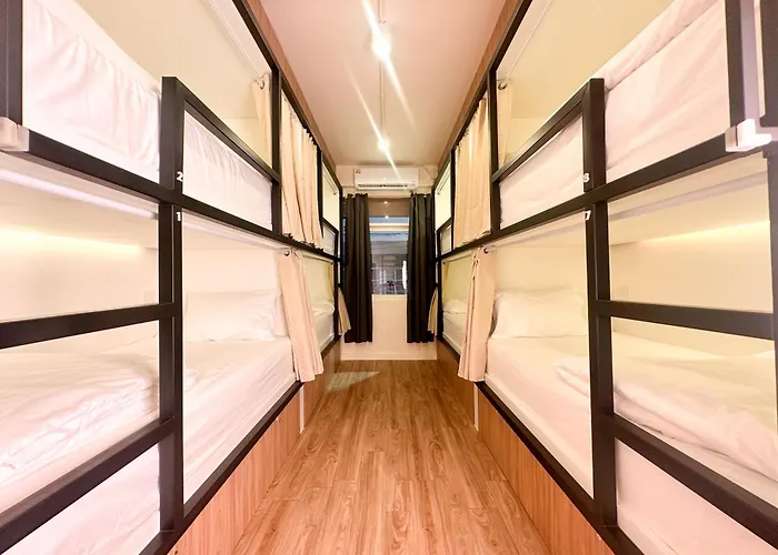 Neighborhood Hostel *